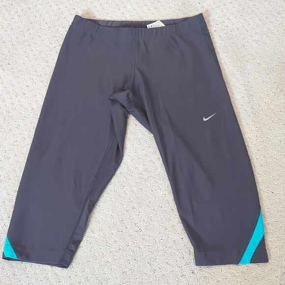 Bundle of Workout Clothes Shorts Sports Bras Tanks and Capri Lot of 11 size XS/S - Picture 3 of 6